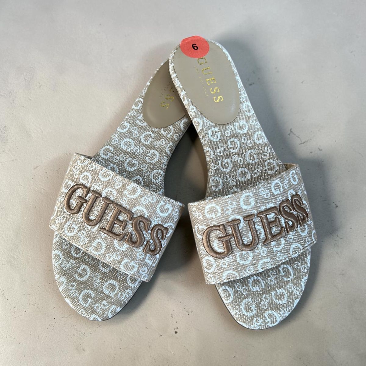 Sandalias Planas Guess Beige Talla 6